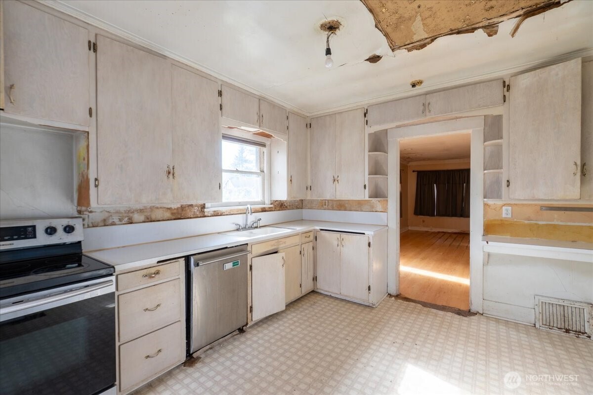 5221 S Park Avenue , Tacoma, WA 98408