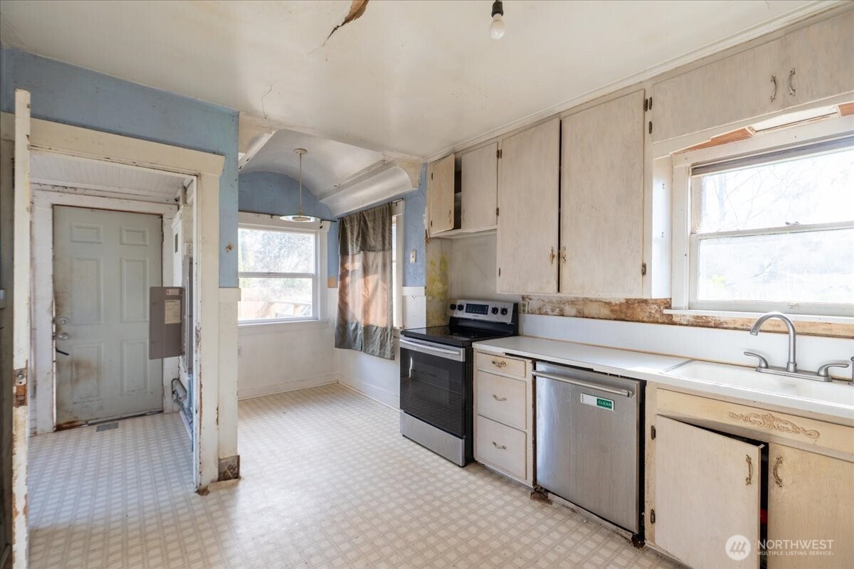 5221 S Park Avenue , Tacoma, WA 98408