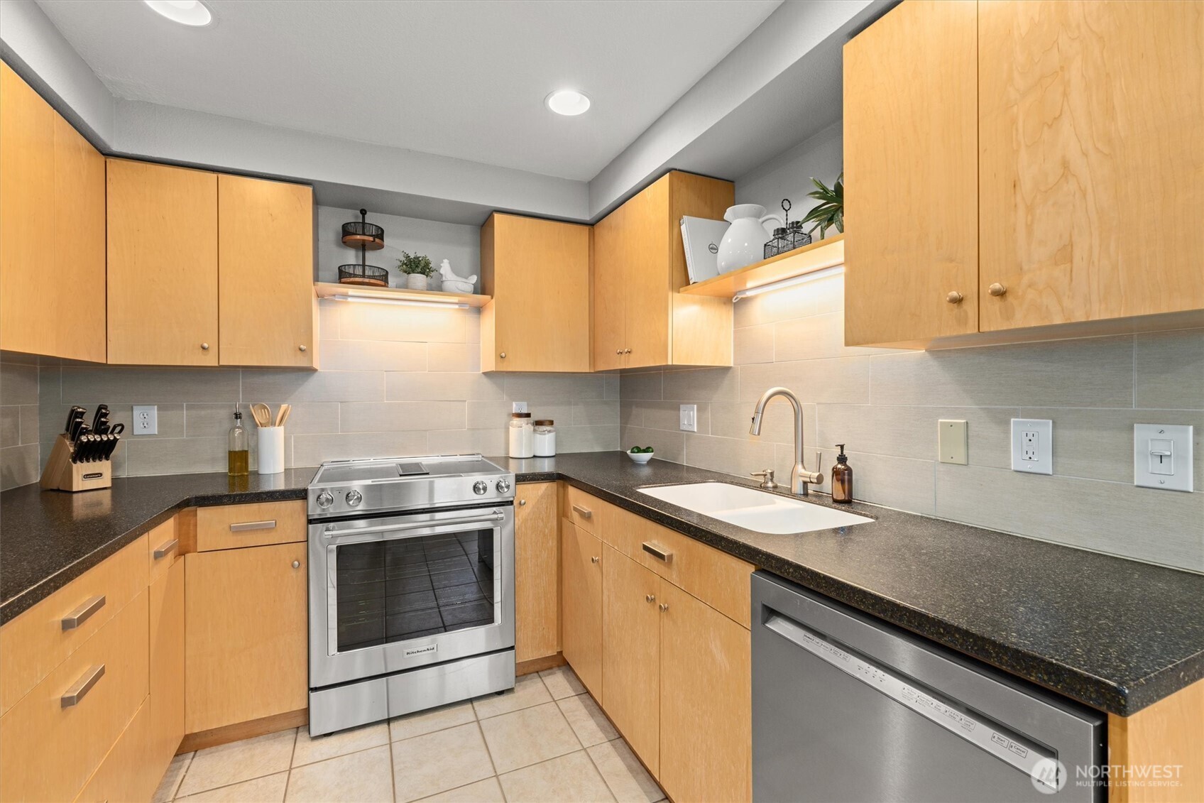 8225 212th Street SW #304, Edmonds, WA 98026