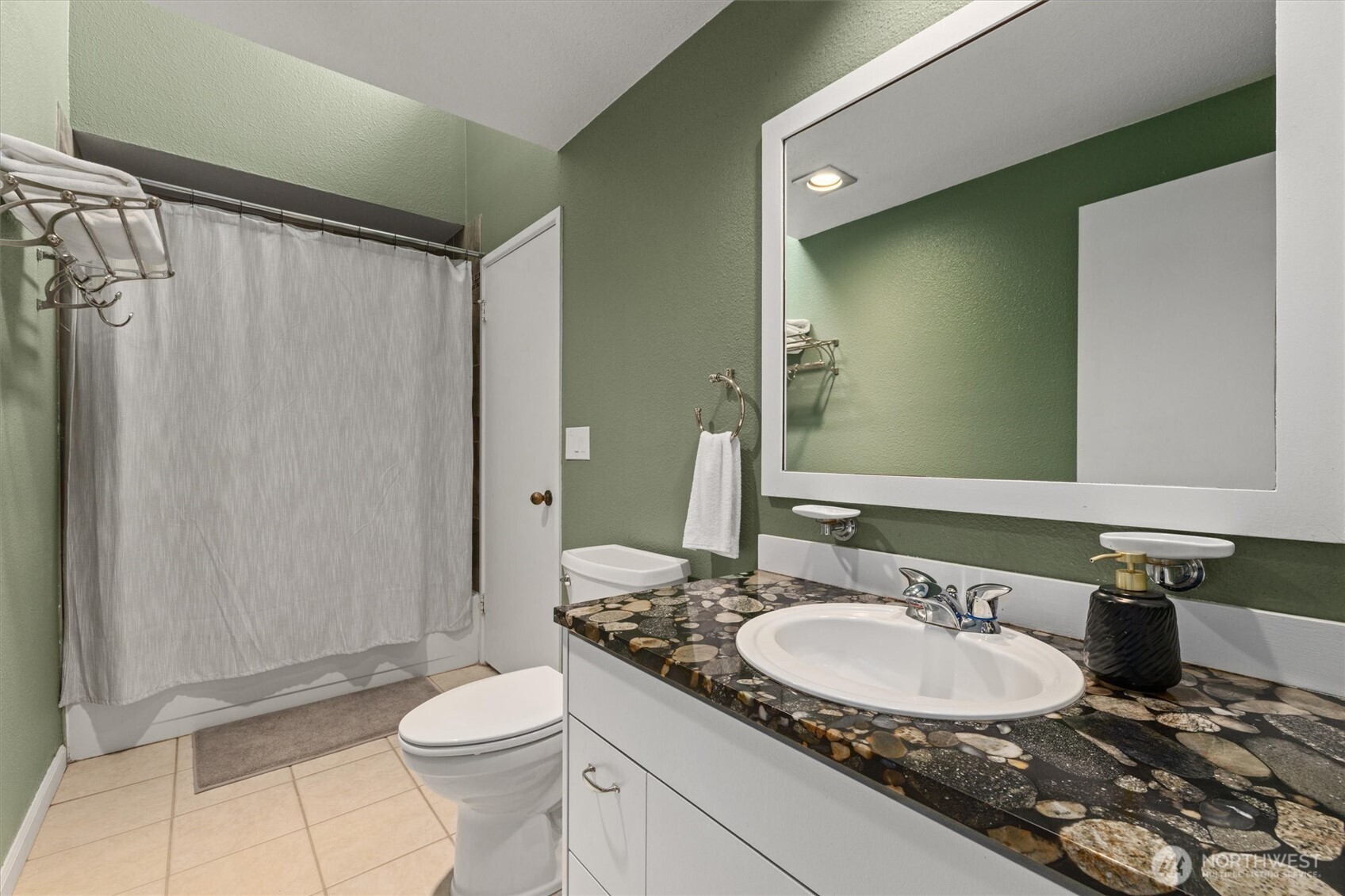 8225 212th Street SW #304, Edmonds, WA 98026