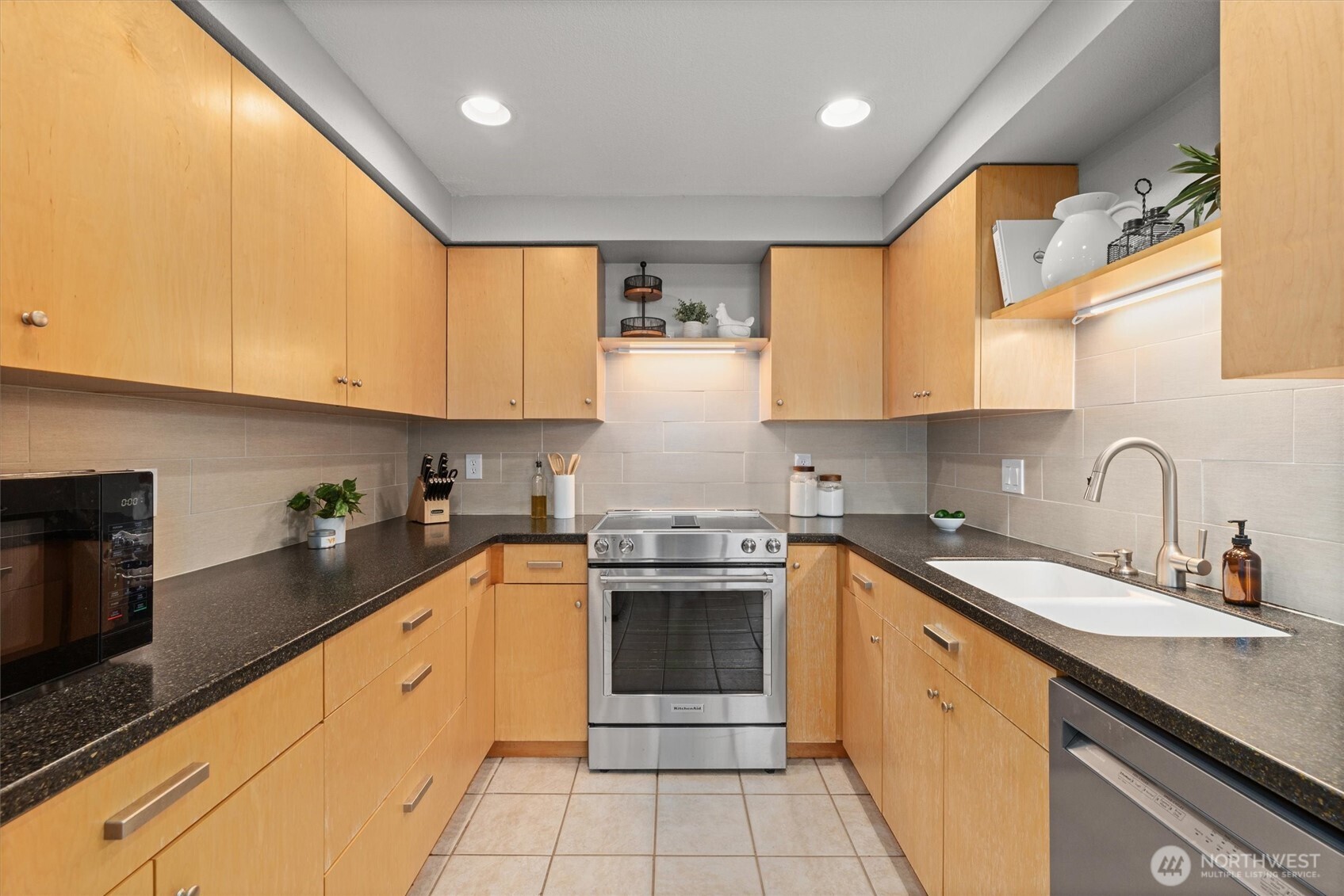 8225 212th Street SW #304, Edmonds, WA 98026