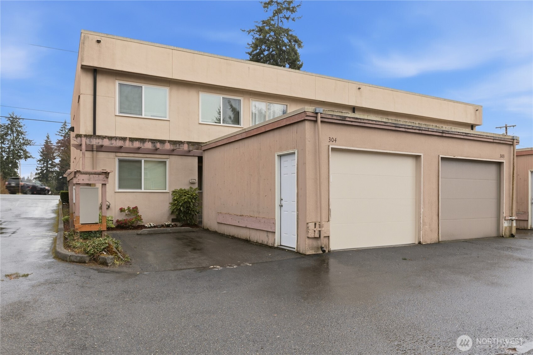 8225 212th Street SW #304, Edmonds, WA 98026