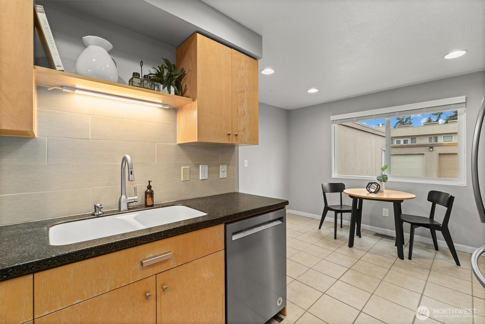 8225 212th Street SW #304, Edmonds, WA 98026