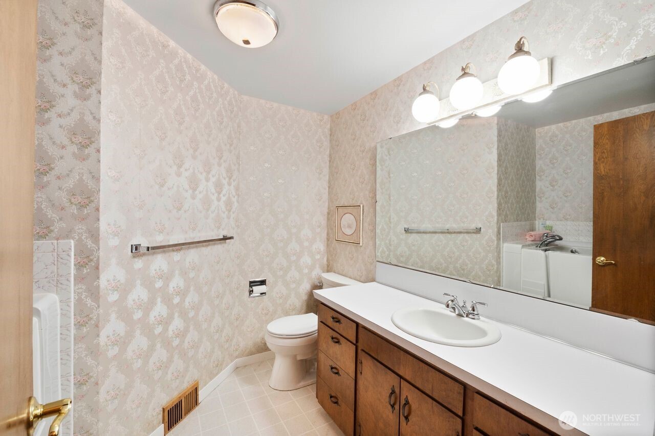 2220 126th Avenue E, Edgewood, WA 98372