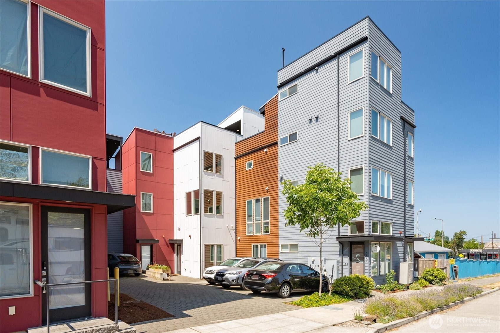 551 28th Avenue , Seattle, WA 98122