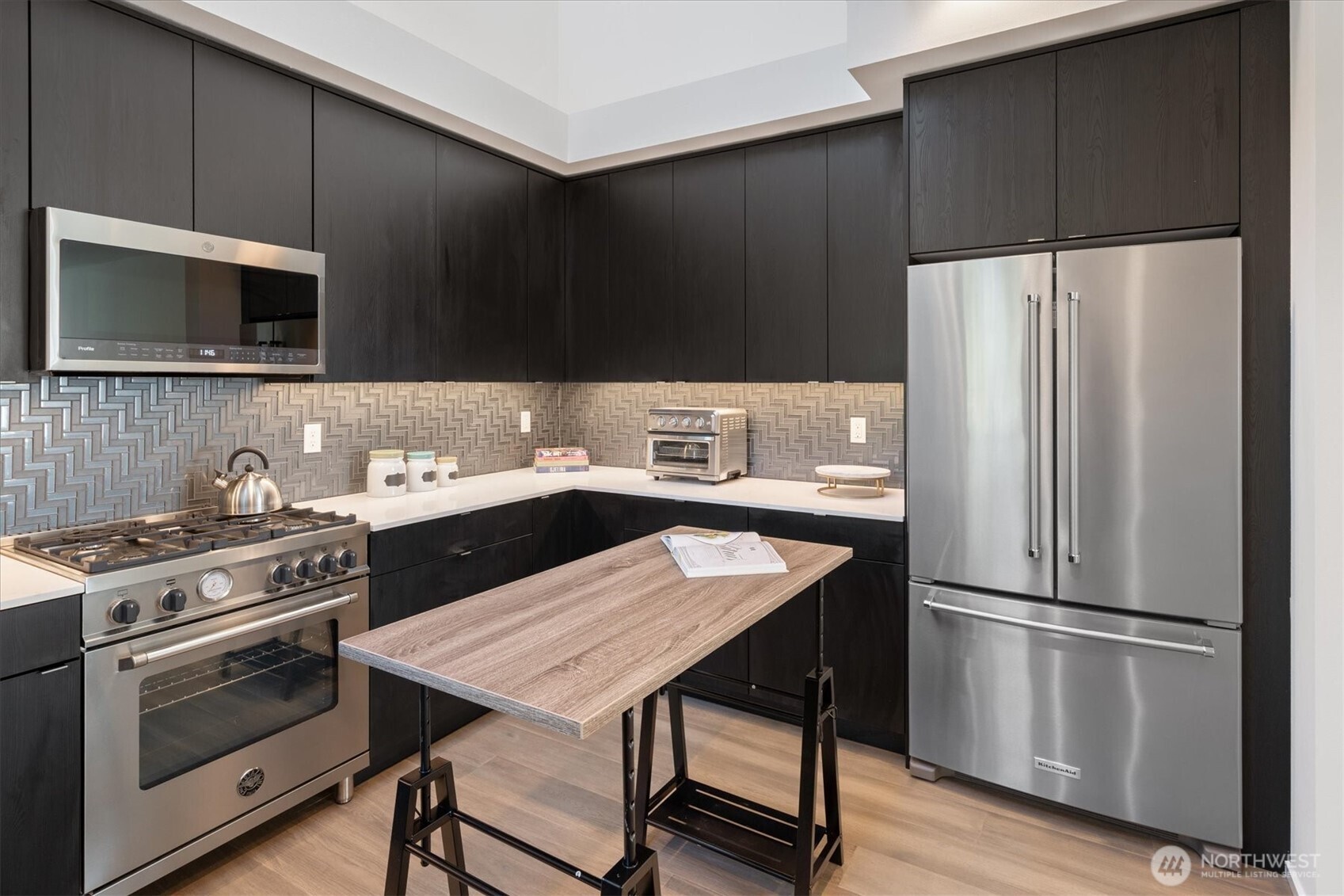 551 28th Avenue , Seattle, WA 98122