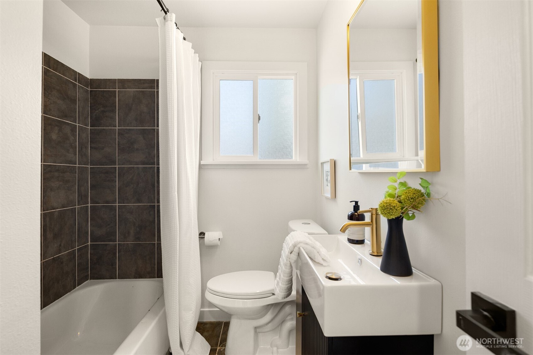 935 N 92nd Street , Seattle, WA 98103