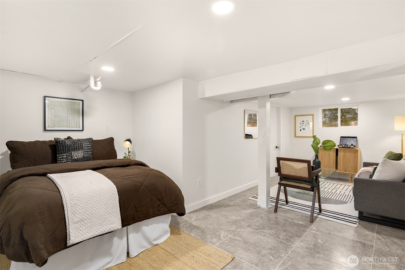 935 N 92nd Street , Seattle, WA 98103