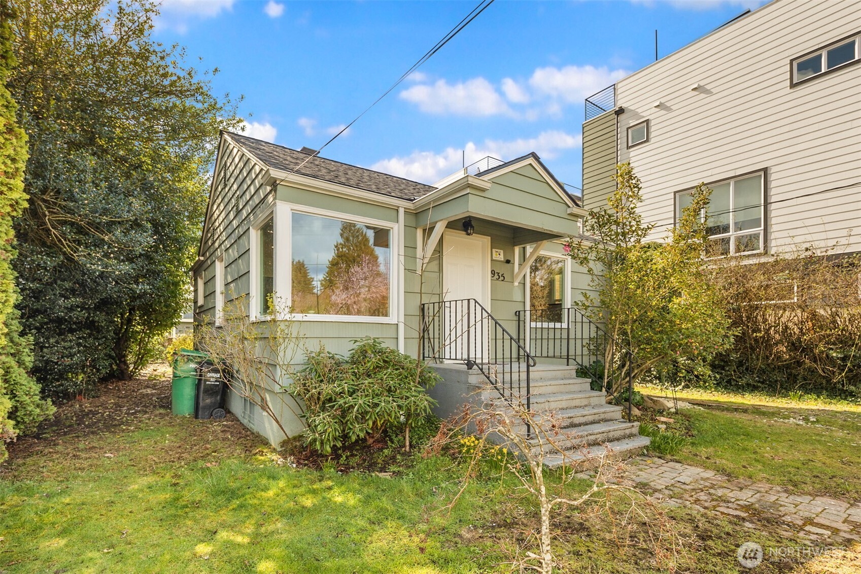 935 N 92nd Street , Seattle, WA 98103