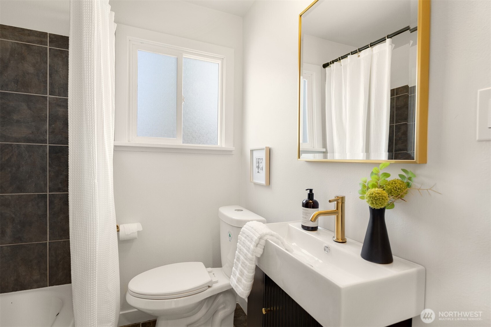 935 N 92nd Street , Seattle, WA 98103