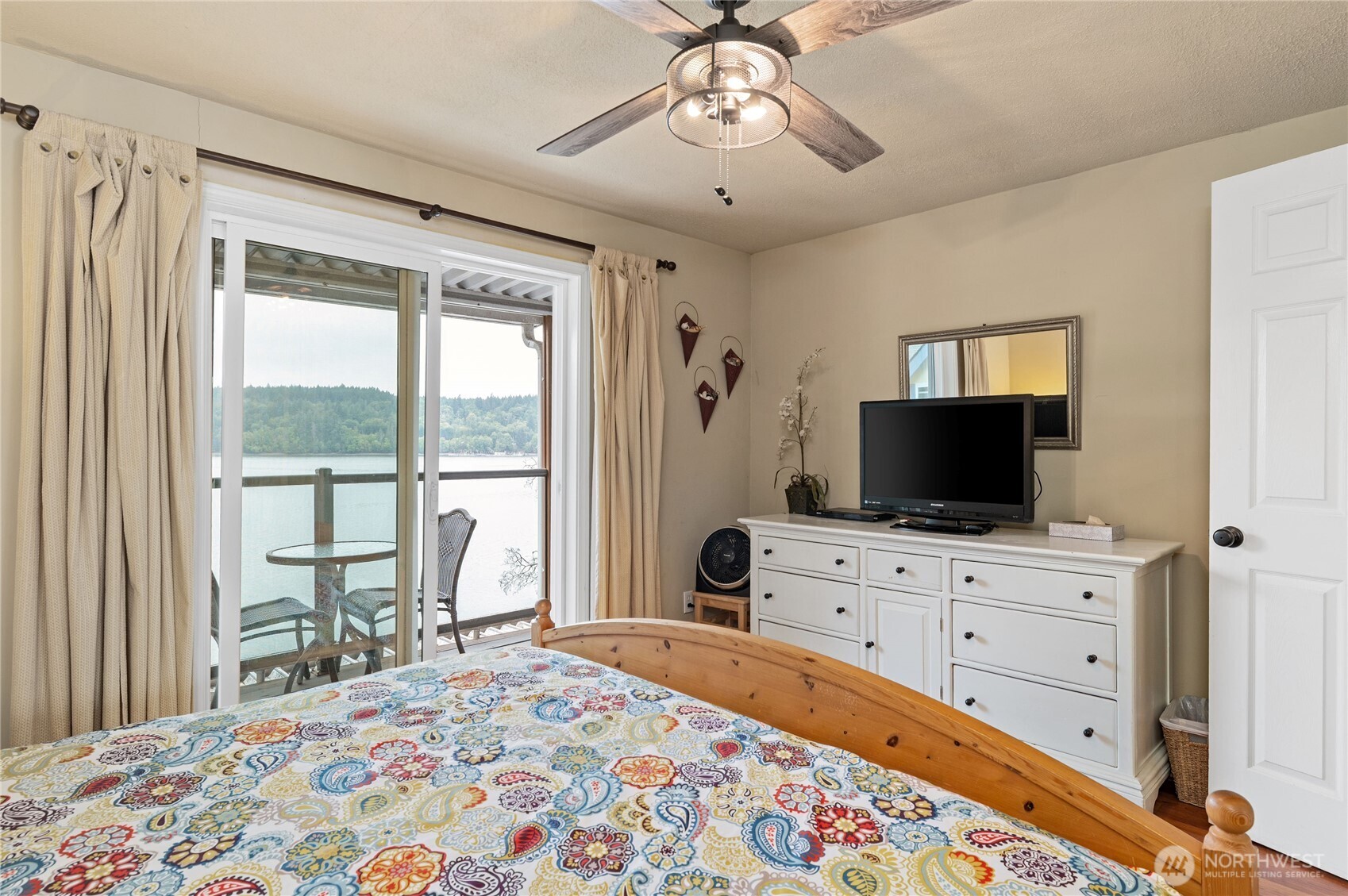 211 E Shoreline Lane , Shelton, WA 98584
