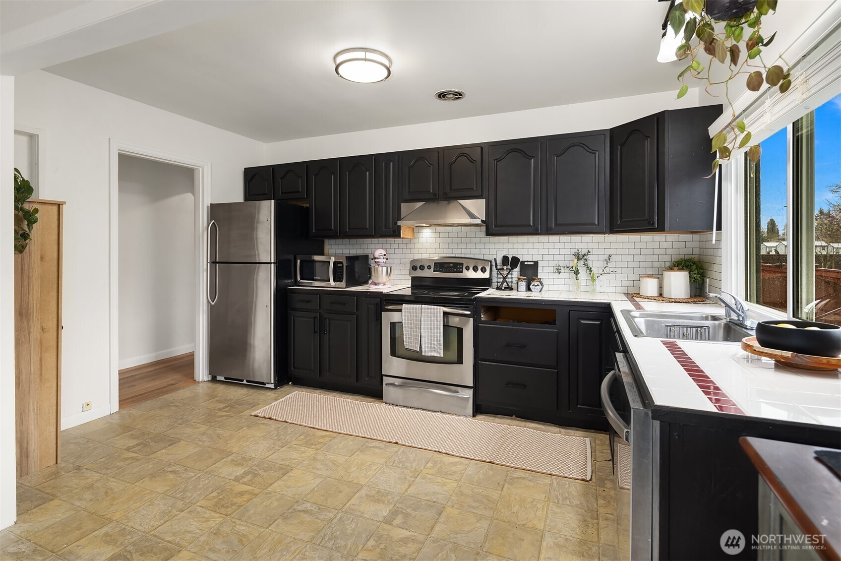 627 Madison Street , Everett, WA 98203