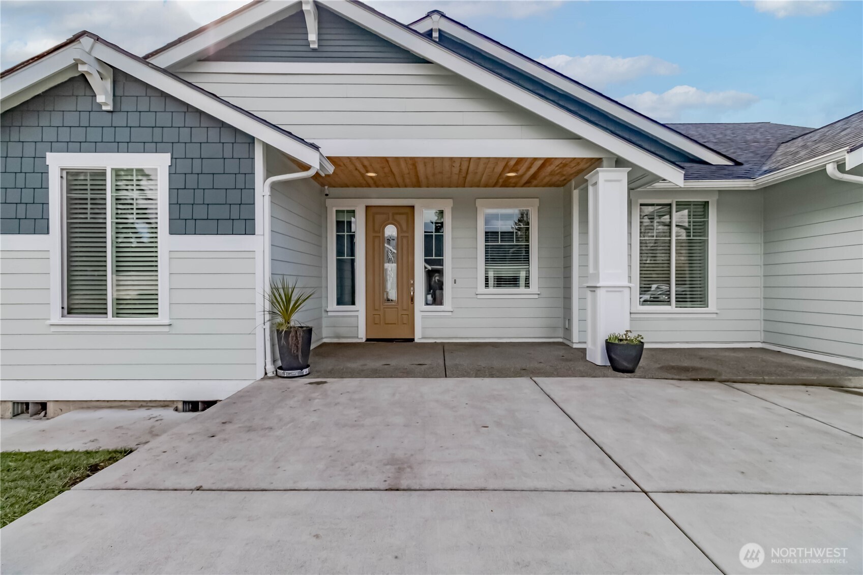 9409 9th Avenue Ct E, Tacoma, WA 98445