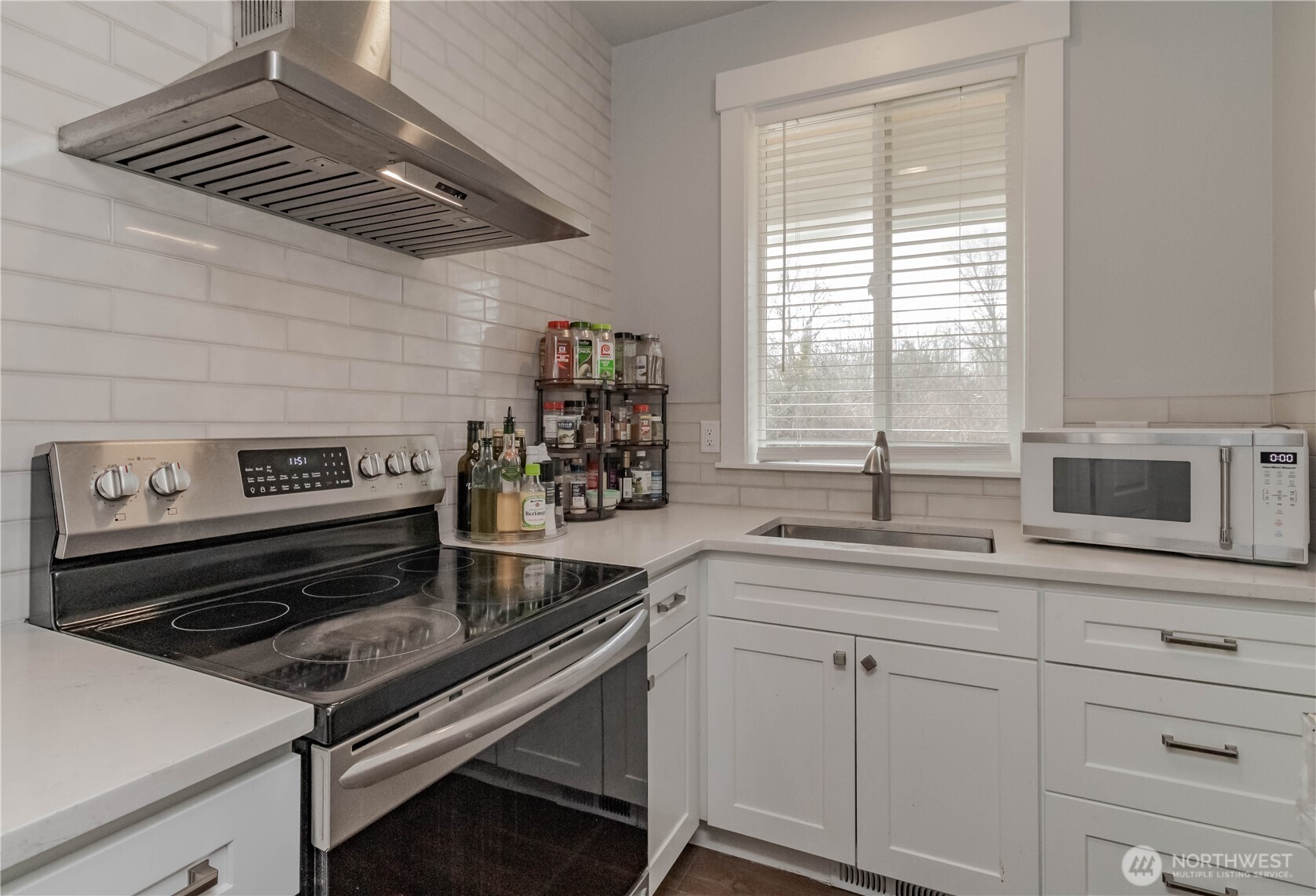 9409 9th Avenue Ct E, Tacoma, WA 98445