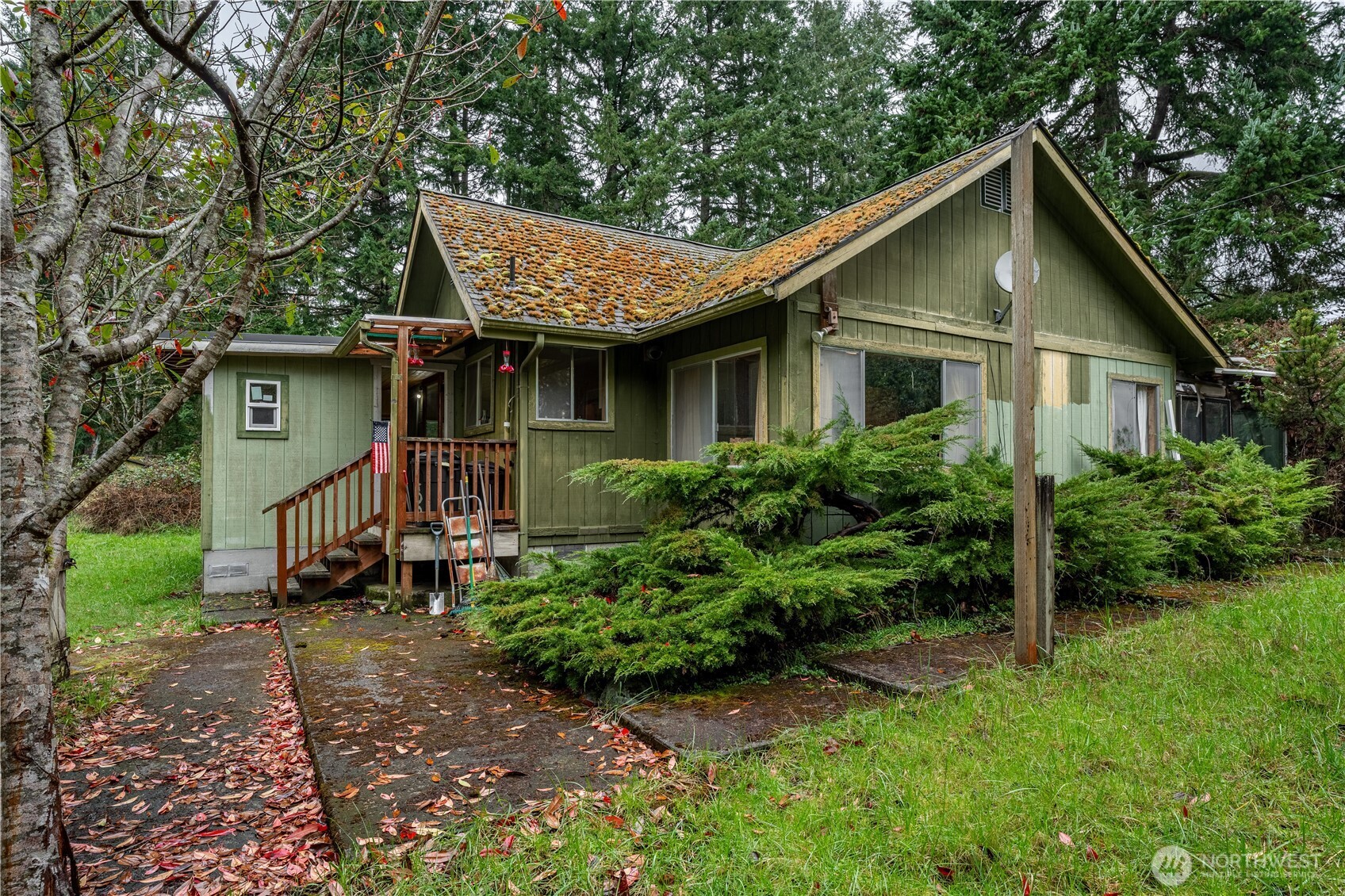 402 E Madrona Boulevard NW, Lakebay, WA 98349