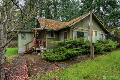 402 E Madrona Boulevard NW, Lakebay, WA 98349