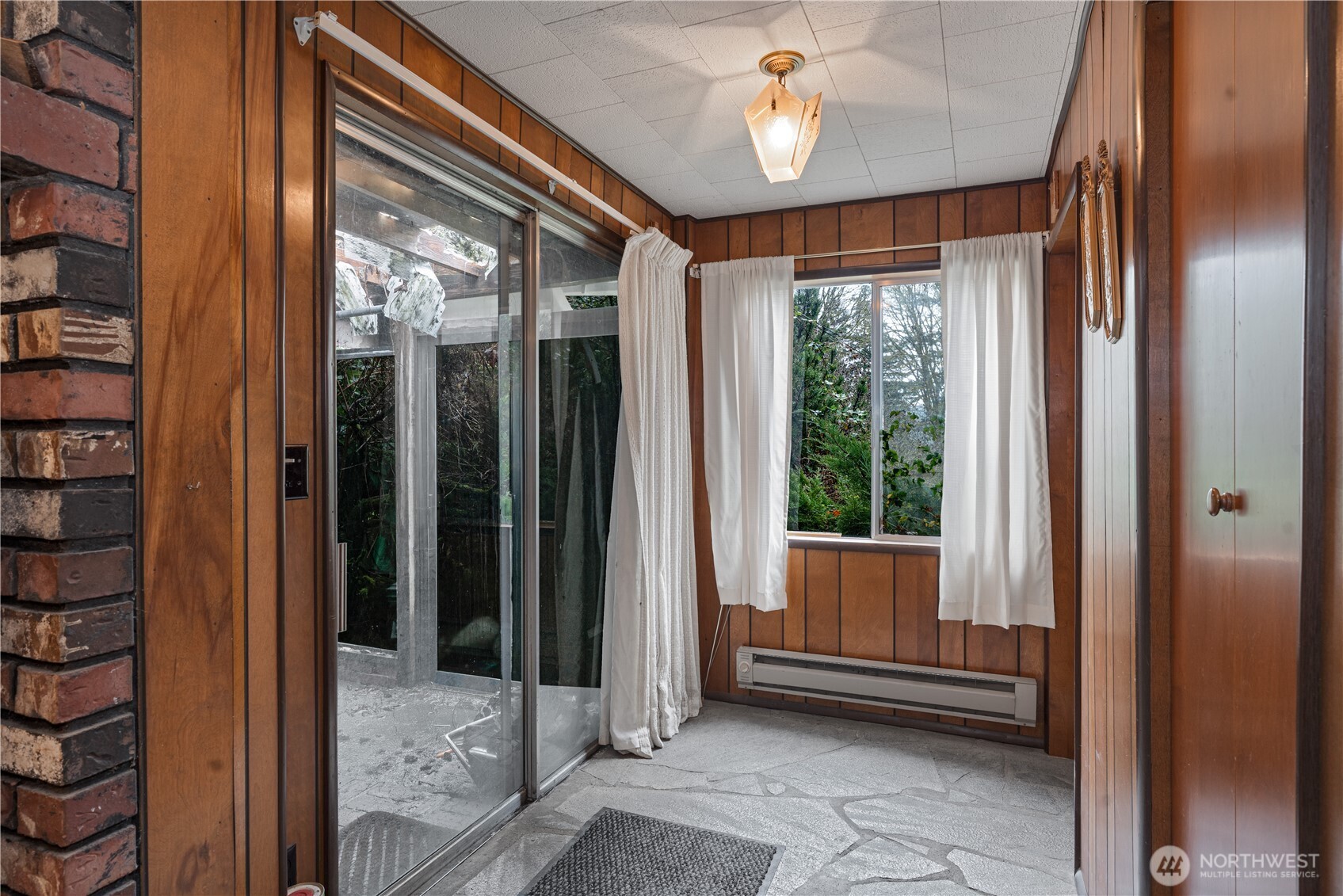 402 E Madrona Boulevard NW, Lakebay, WA 98349