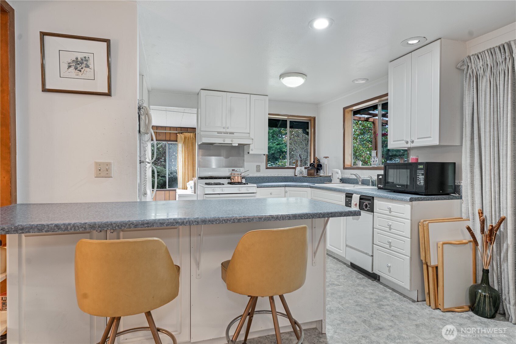 402 E Madrona Boulevard NW, Lakebay, WA 98349