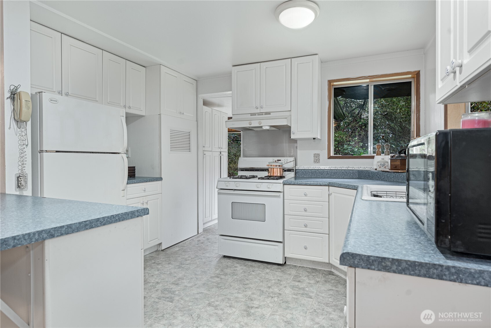 402 E Madrona Boulevard NW, Lakebay, WA 98349