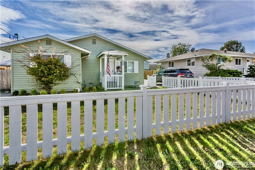 2241 S 252nd Street , Des Moines, WA 98198-9060