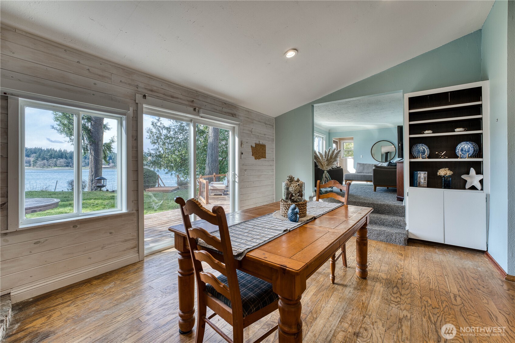 2735 Marine Drive , Bremerton, WA 98312