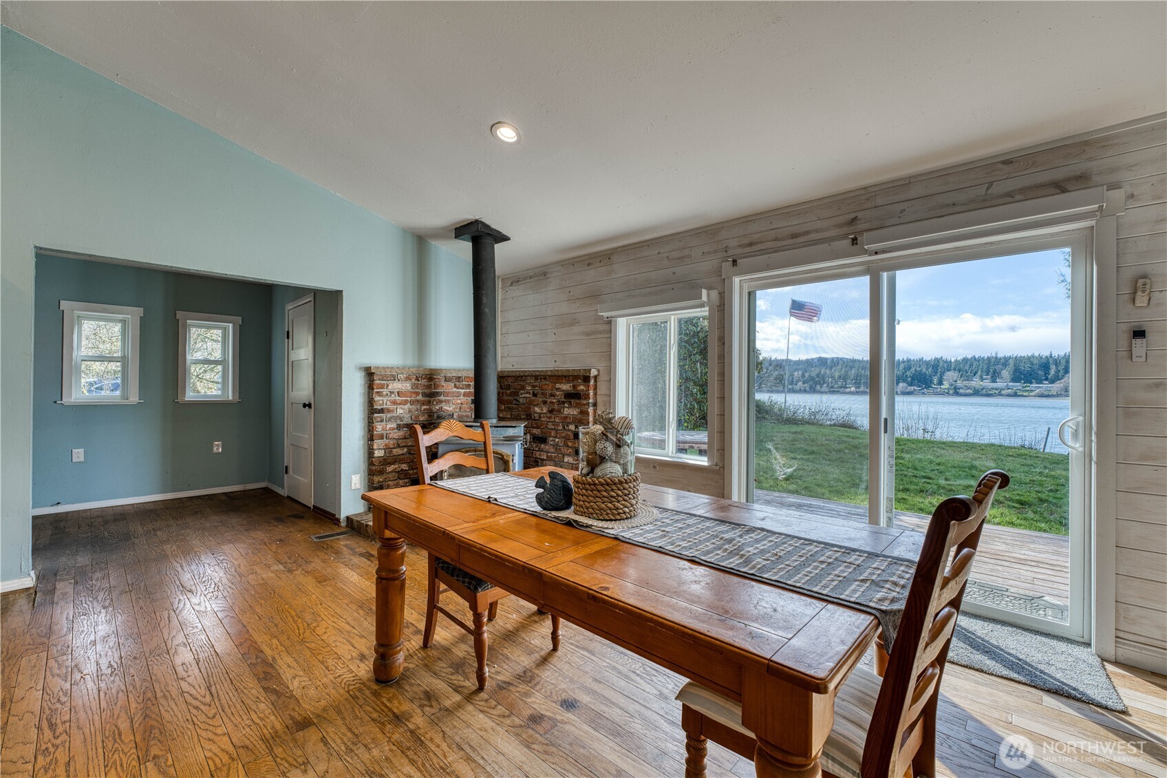 2735 Marine Drive , Bremerton, WA 98312