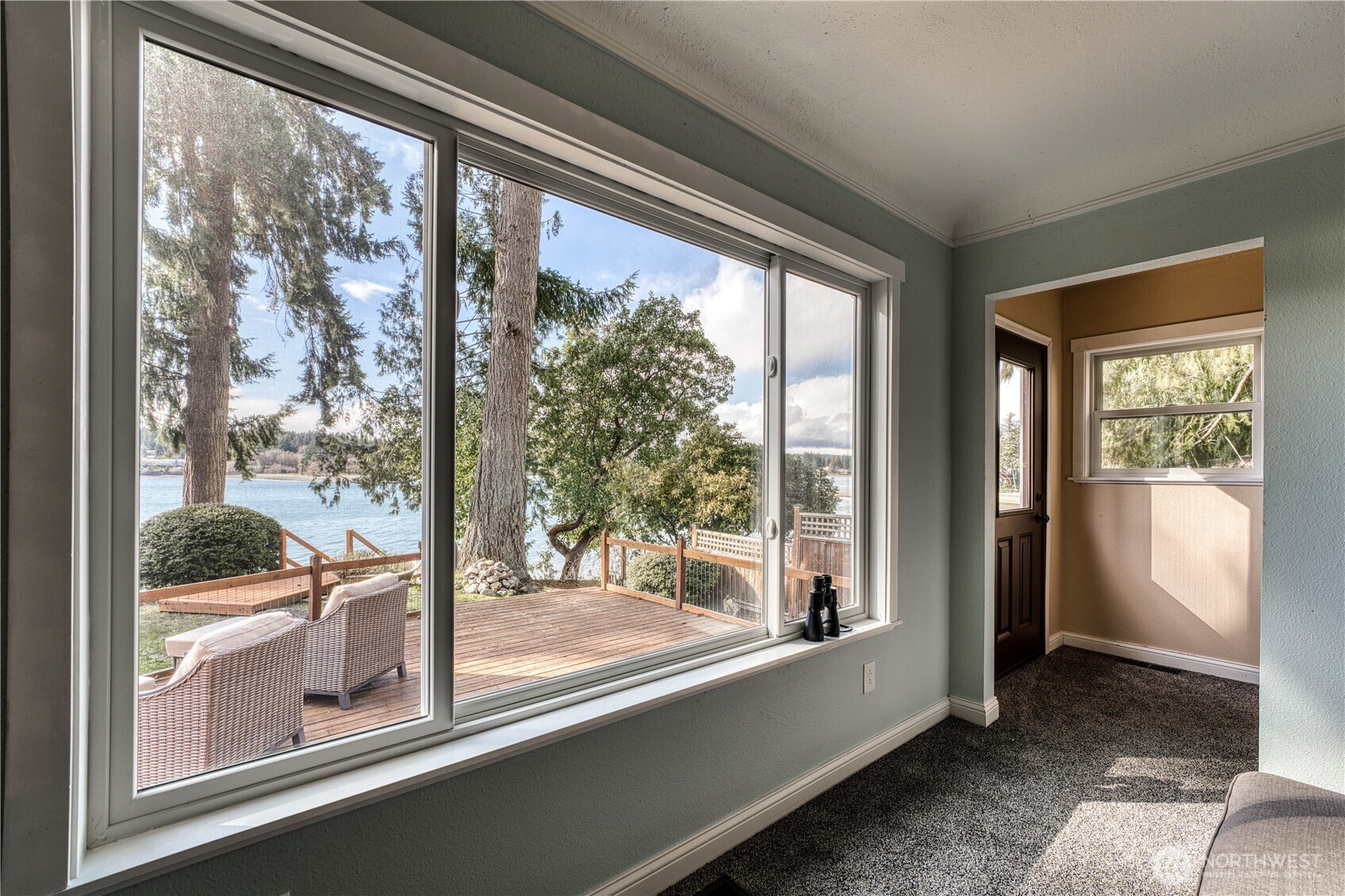 2735 Marine Drive , Bremerton, WA 98312