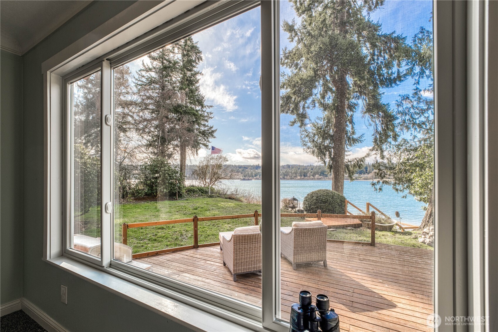 2735 Marine Drive , Bremerton, WA 98312