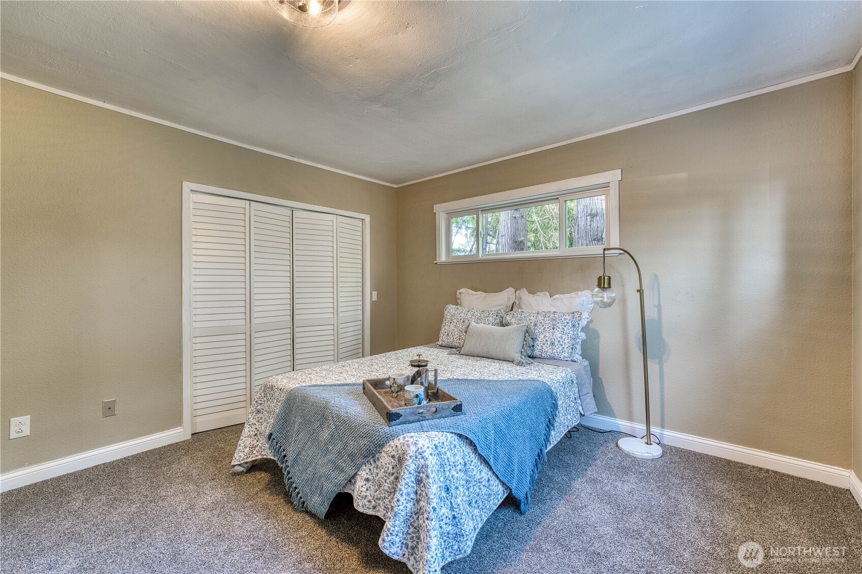 2735 Marine Drive , Bremerton, WA 98312