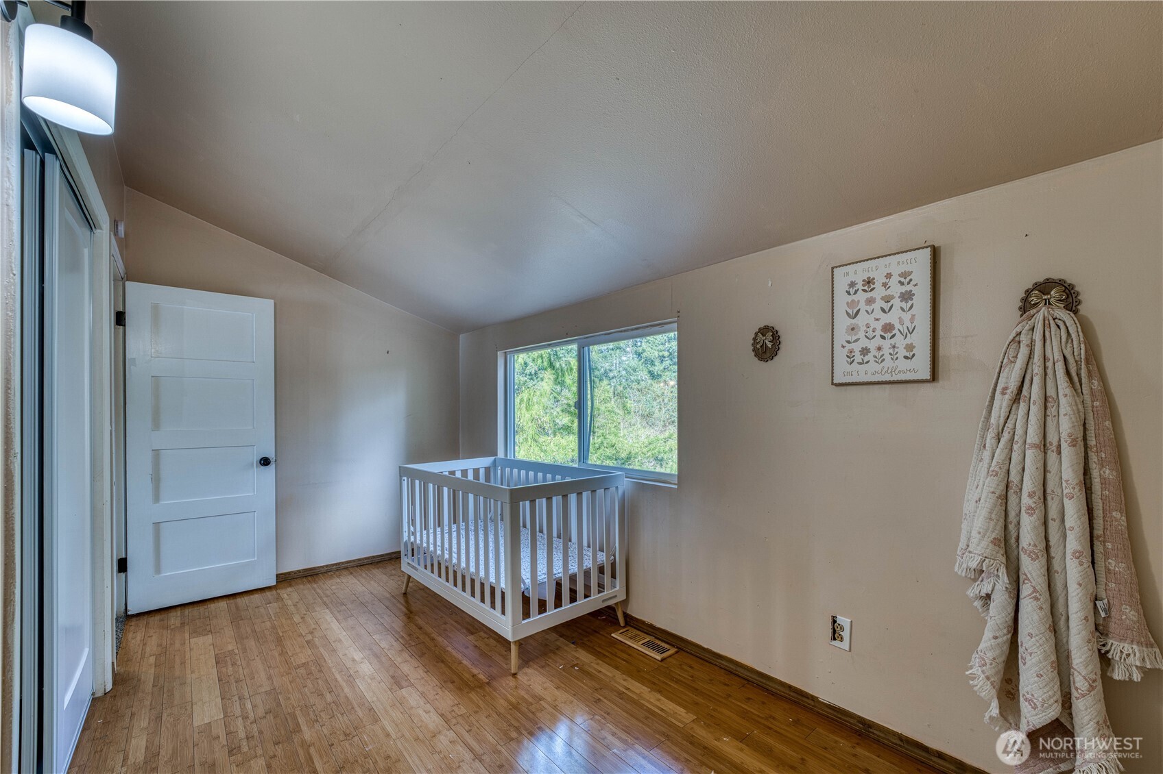 2735 Marine Drive , Bremerton, WA 98312