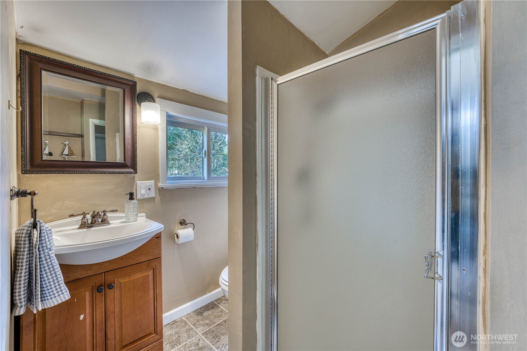 2735 Marine Drive , Bremerton, WA 98312