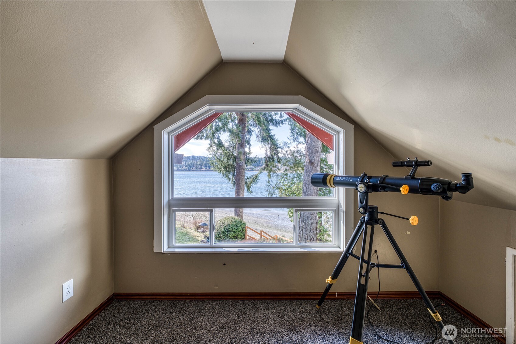 2735 Marine Drive , Bremerton, WA 98312