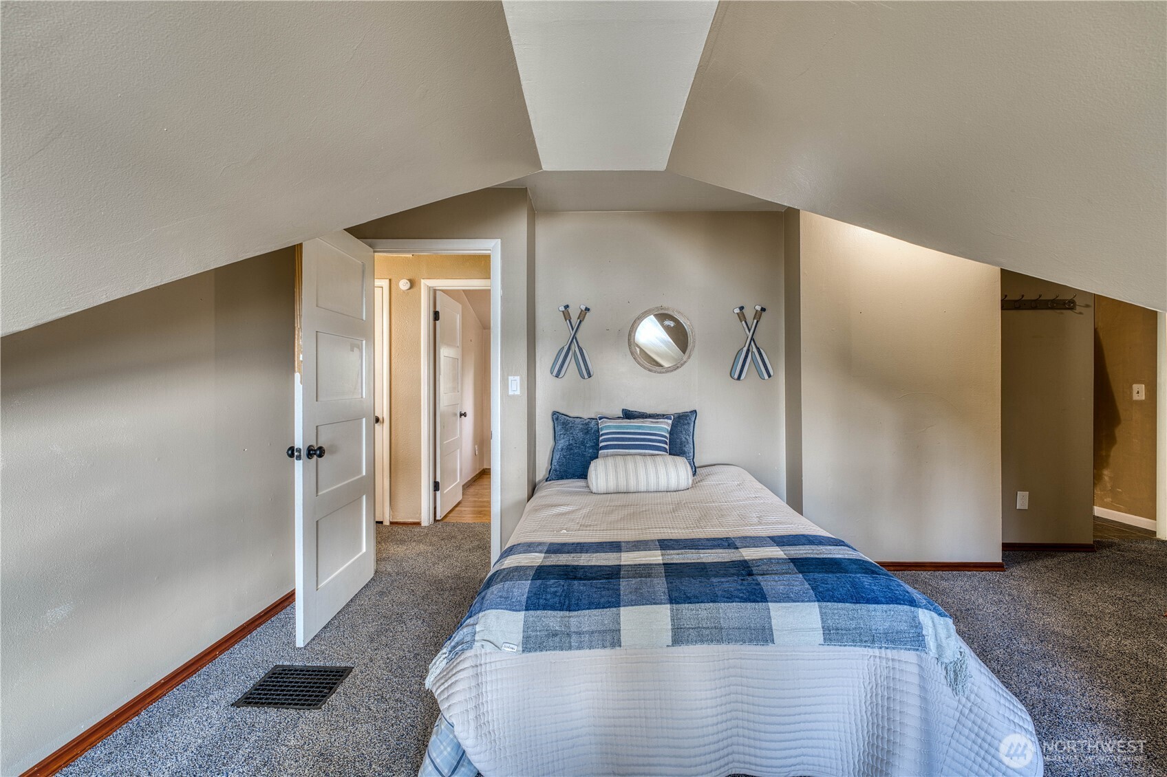 2735 Marine Drive , Bremerton, WA 98312