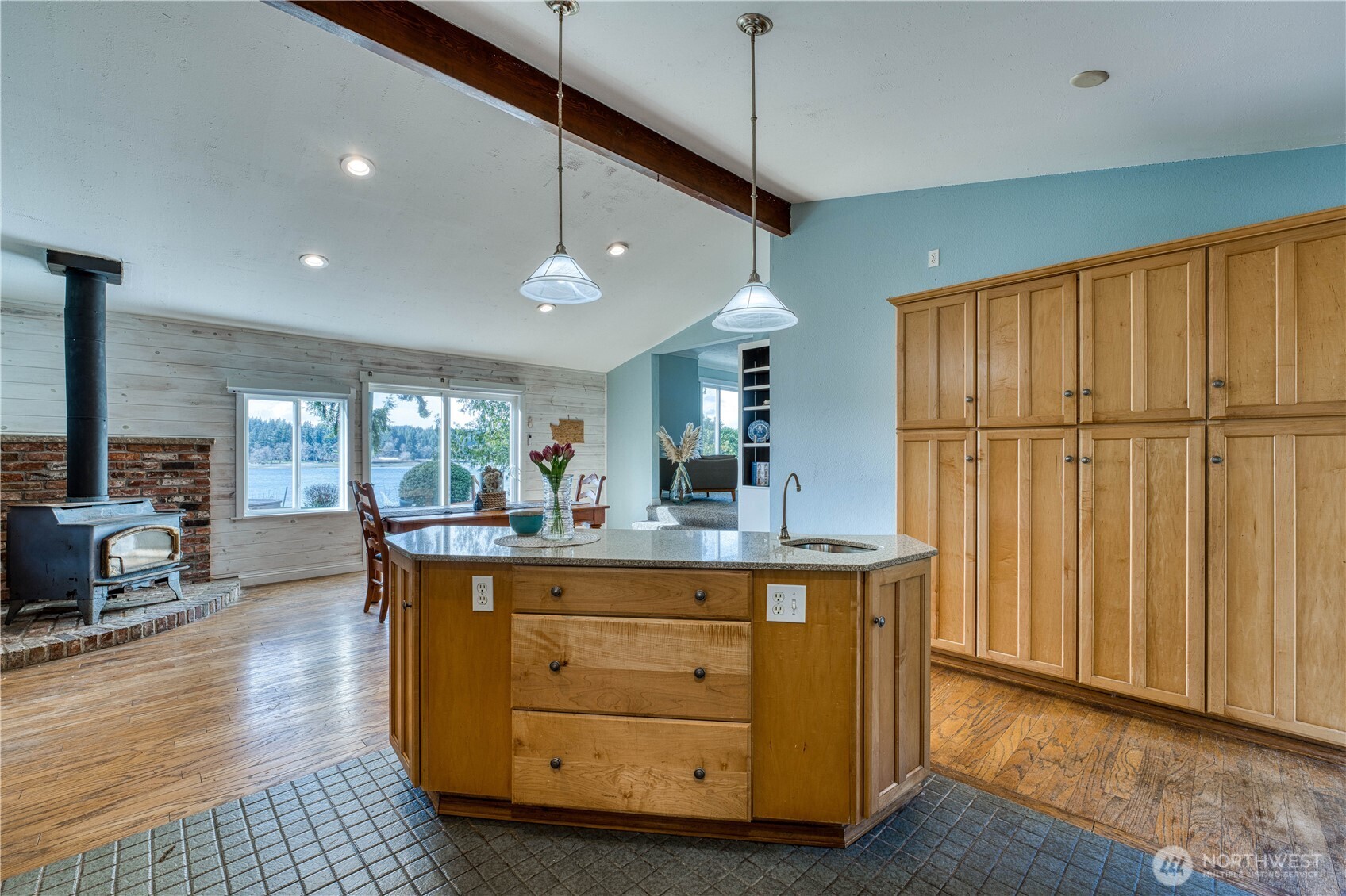 2735 Marine Drive , Bremerton, WA 98312