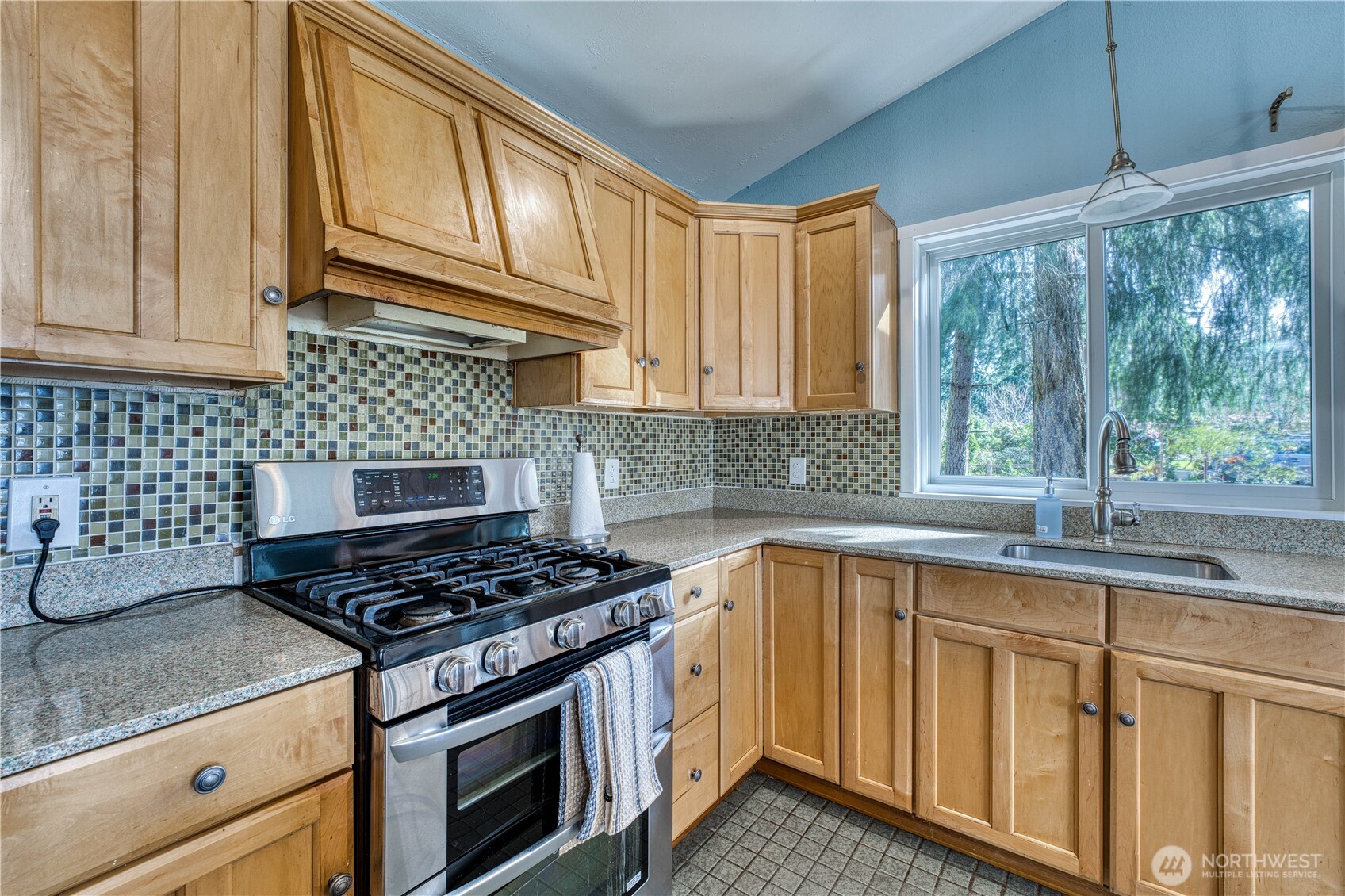 2735 Marine Drive , Bremerton, WA 98312