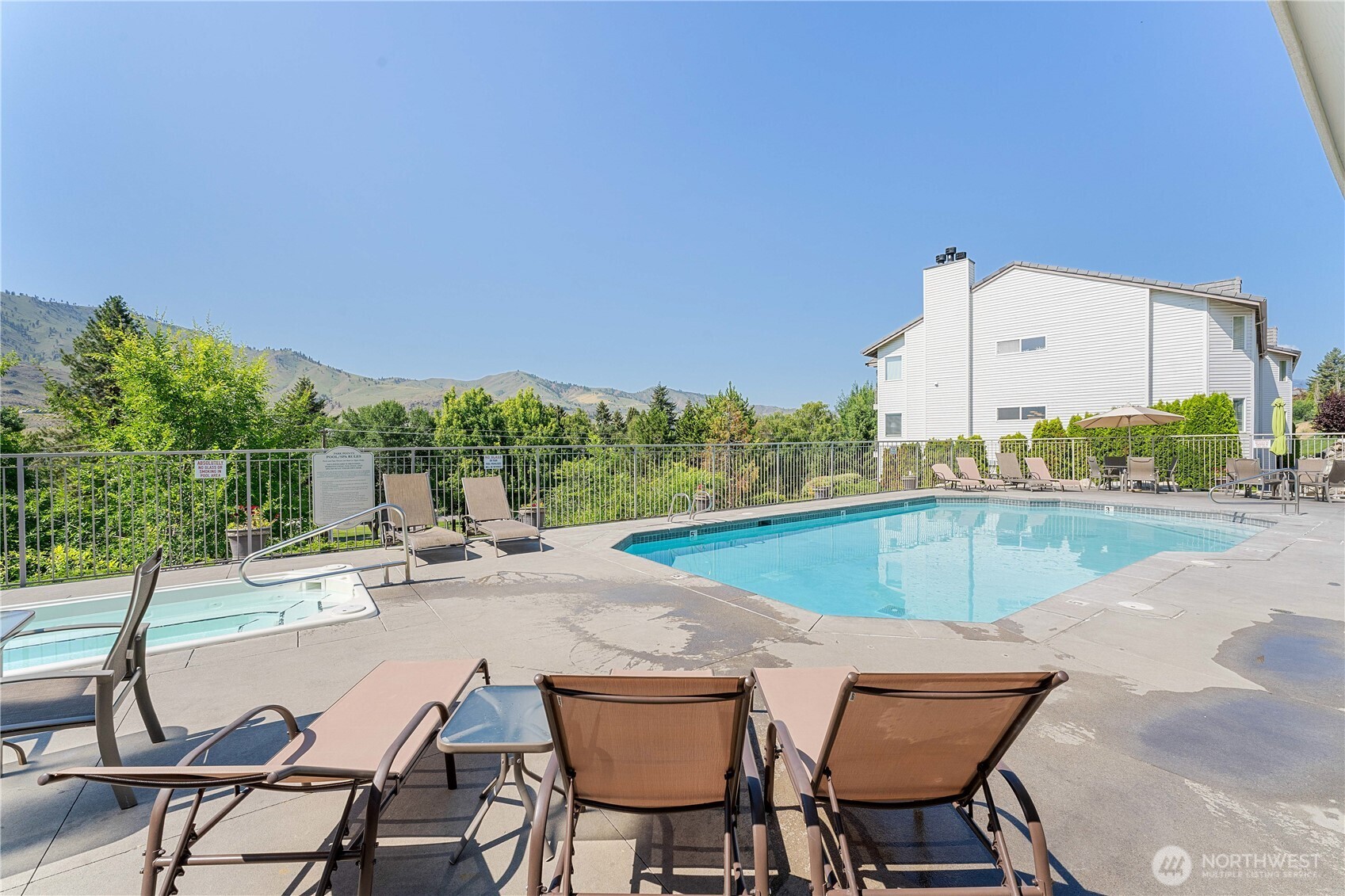 808 W Manson Road #B102, Chelan, WA 98816