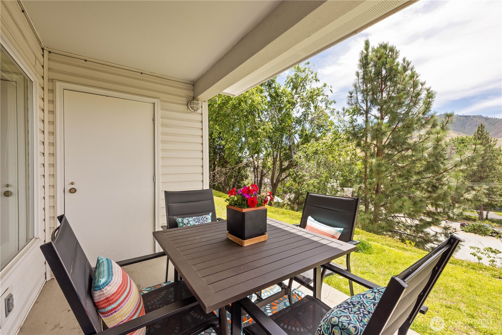 808 W Manson Road #B102, Chelan, WA 98816