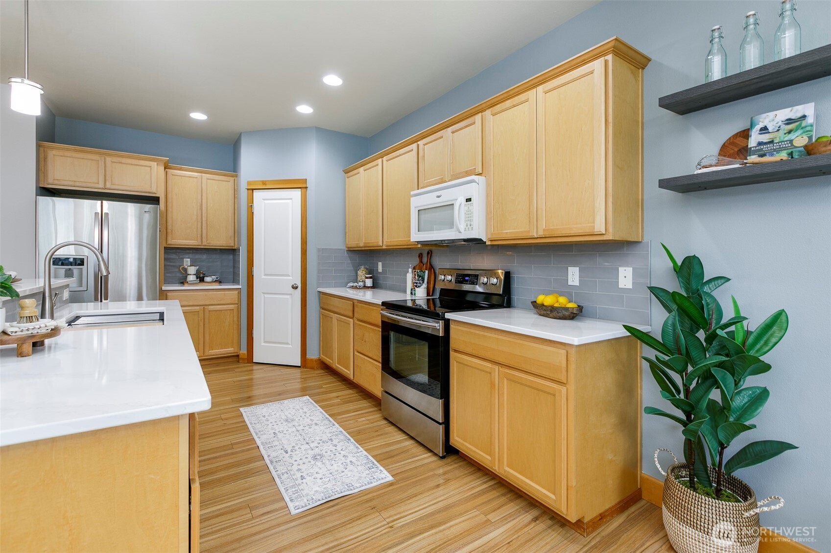 19923 10th Avenue W, Lynnwood, WA 98036