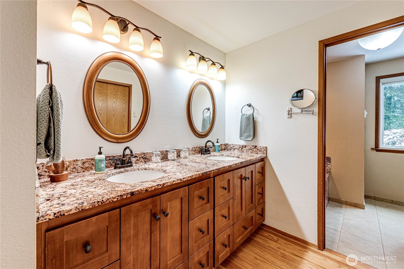 22621 95th Avenue SE, Woodinville, WA 98077-9512