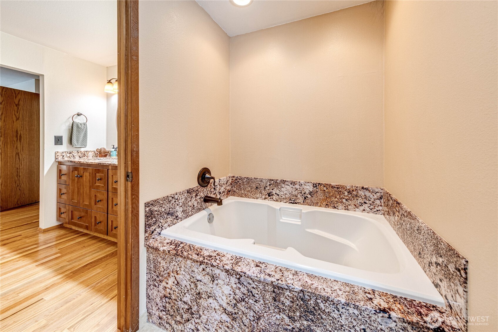 22621 95th Avenue SE, Woodinville, WA 98077-9512