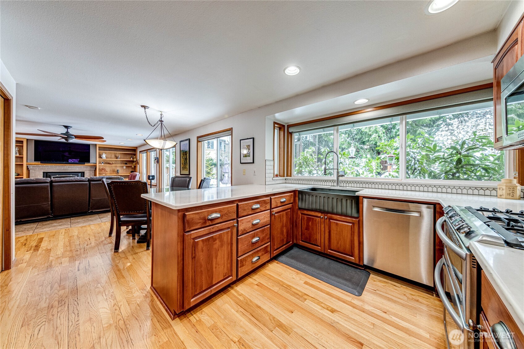 22621 95th Avenue SE, Woodinville, WA 98077-9512