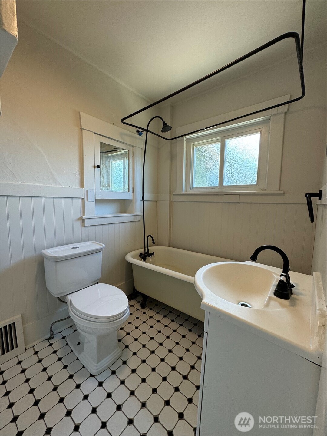 811 NE 66th Street , Seattle, WA 98115