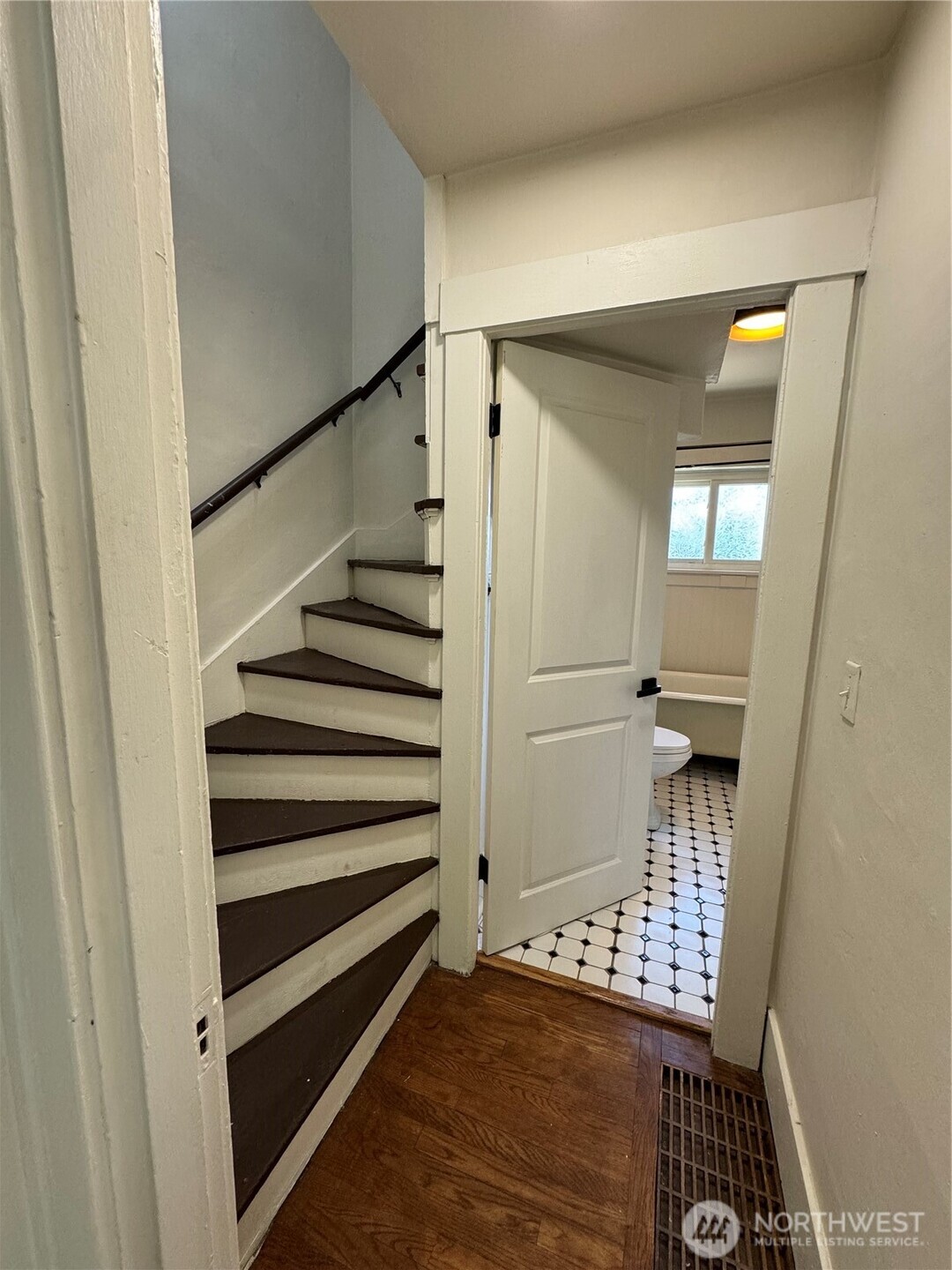 811 NE 66th Street , Seattle, WA 98115