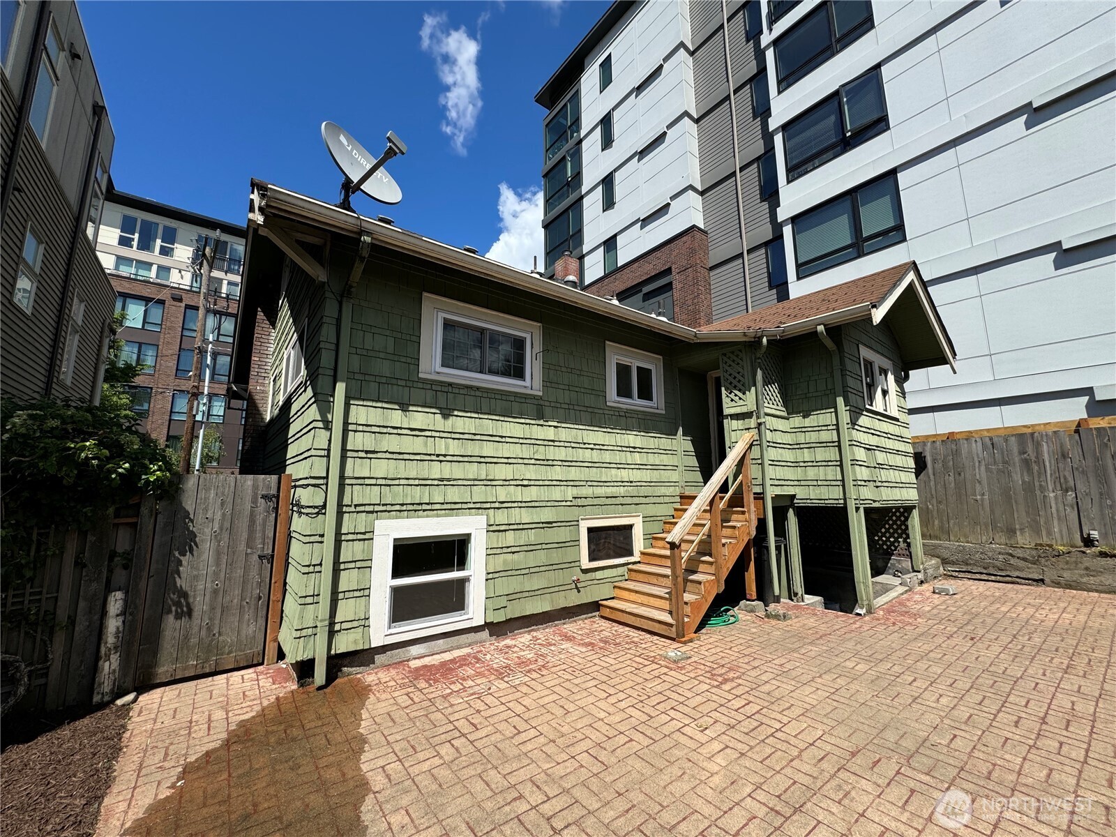 811 NE 66th Street , Seattle, WA 98115