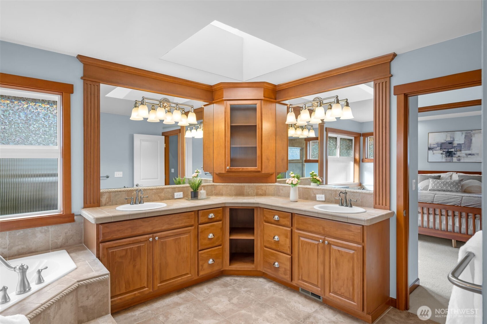 8835 NE 148th Place , Kenmore, WA 98028