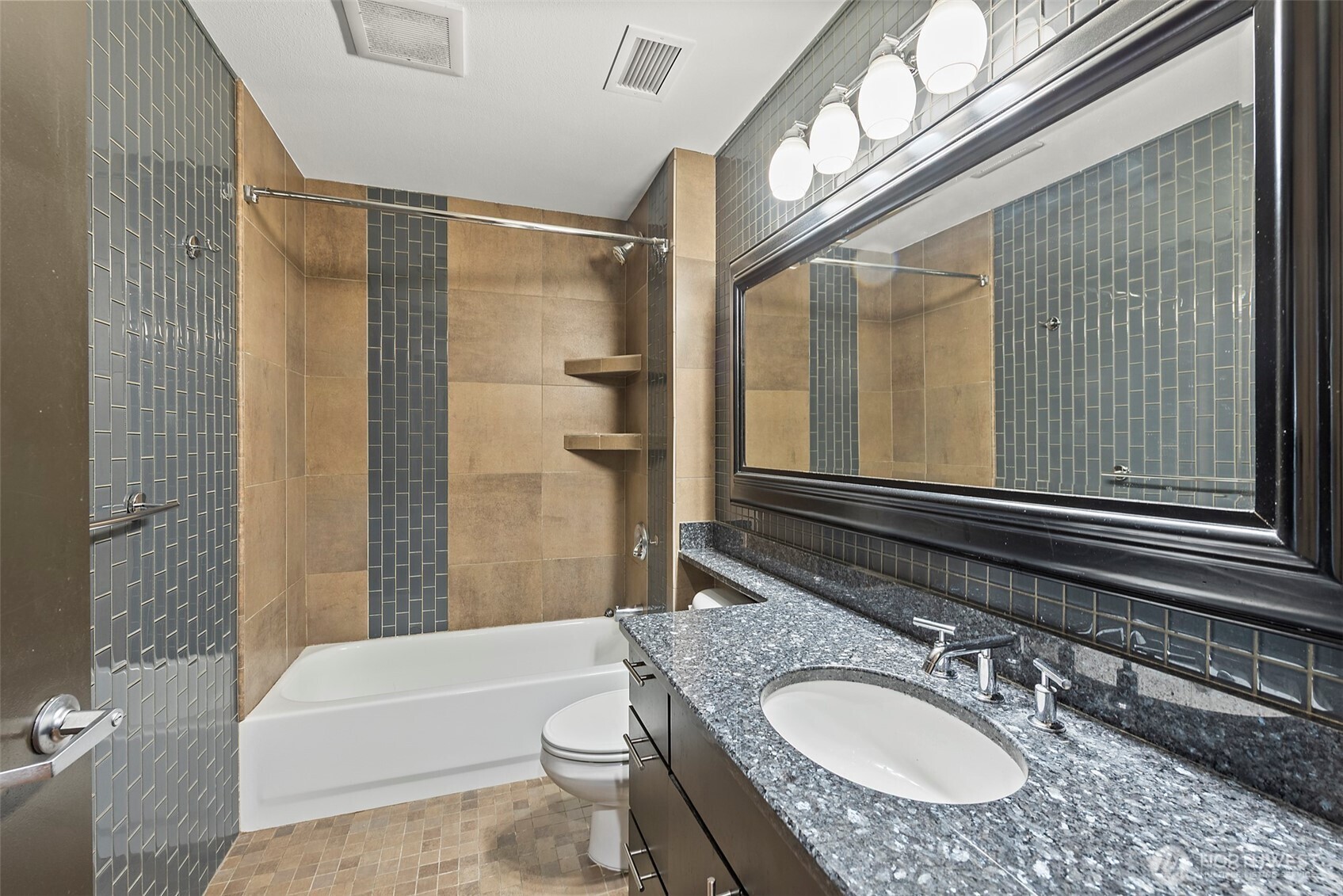 2717 Western Avenue #1018, Seattle, WA 98121