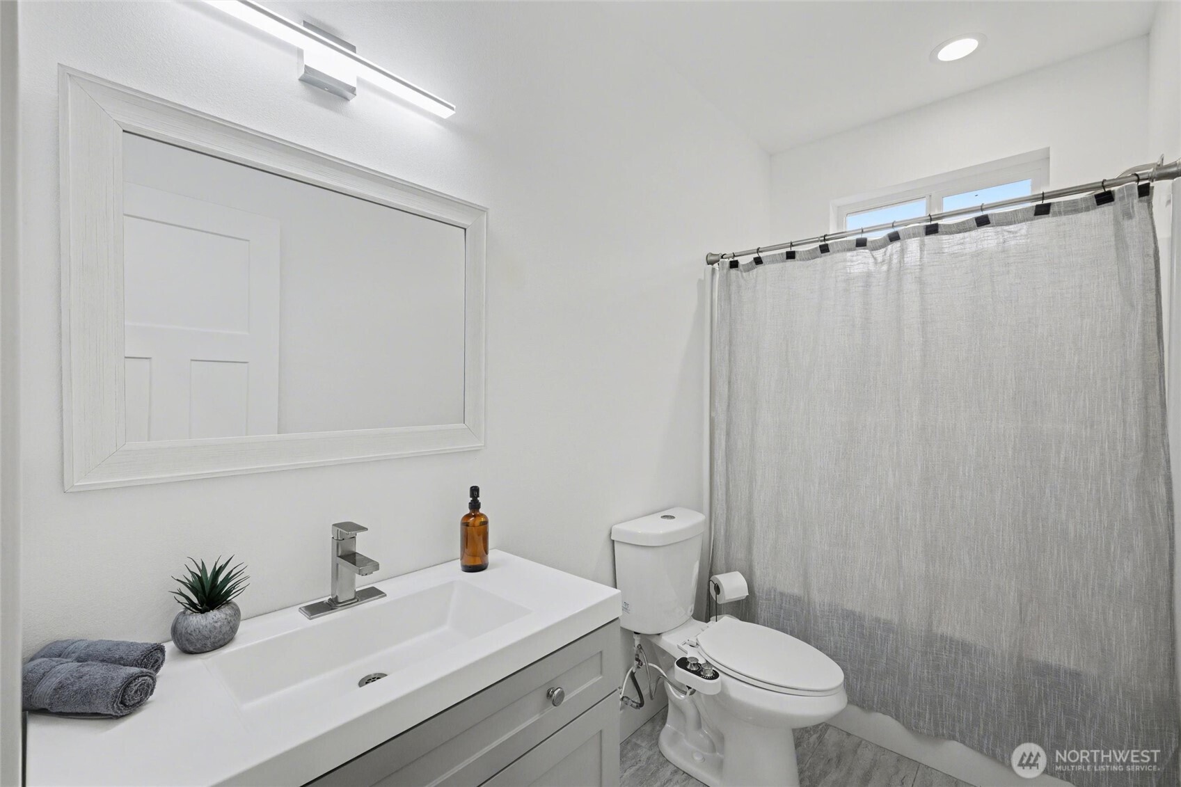 8365 Golden Valley Boulevard , Maple Falls, WA 98266