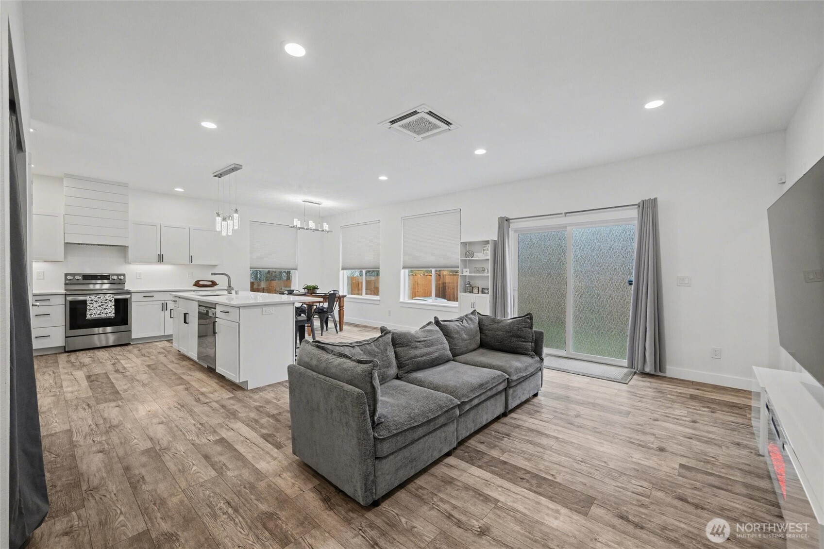 8365 Golden Valley Boulevard , Maple Falls, WA 98266