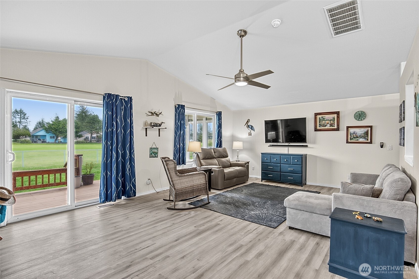 550 Canal Drive NE, Ocean Shores, WA 98569