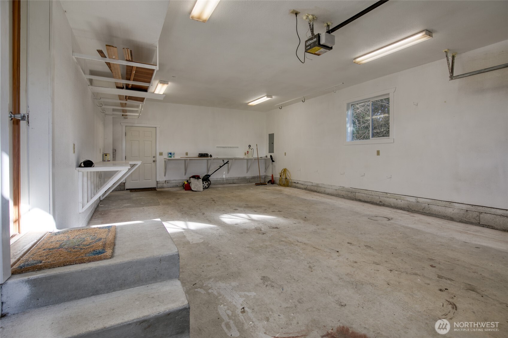 288 N Wynooochee Drive SW, Ocean Shores, WA 98569